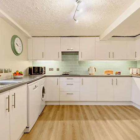 3 Bed In 90050 * Haile