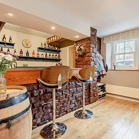 3 Bed In Haile 90050