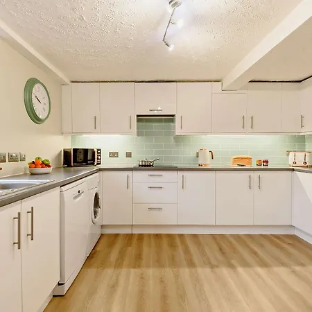 3 Bed In 90050 Haile